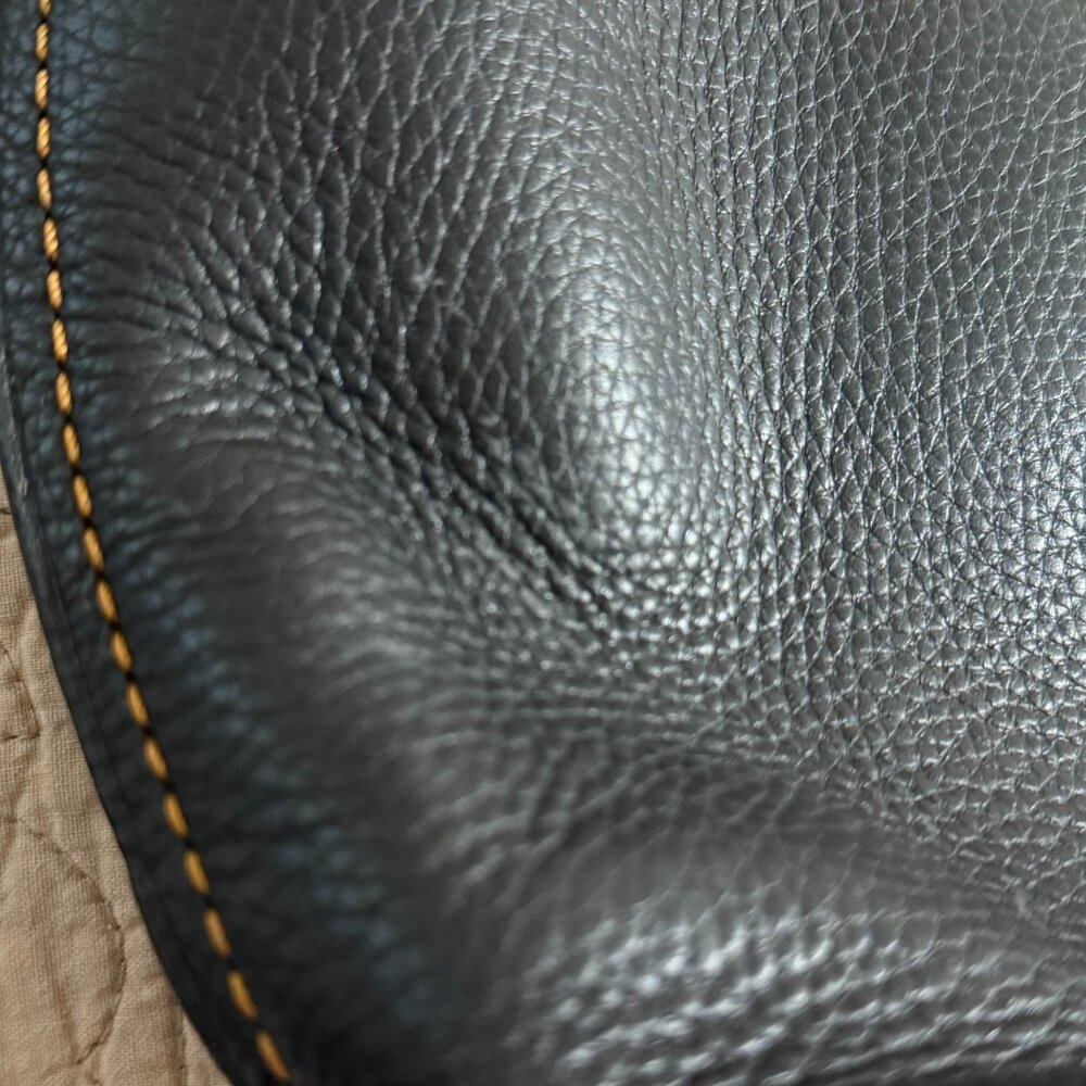 Coach pebbled Leather Duffle Shoulder Bag Twist Lock Classic Black - Picture 7 of 16